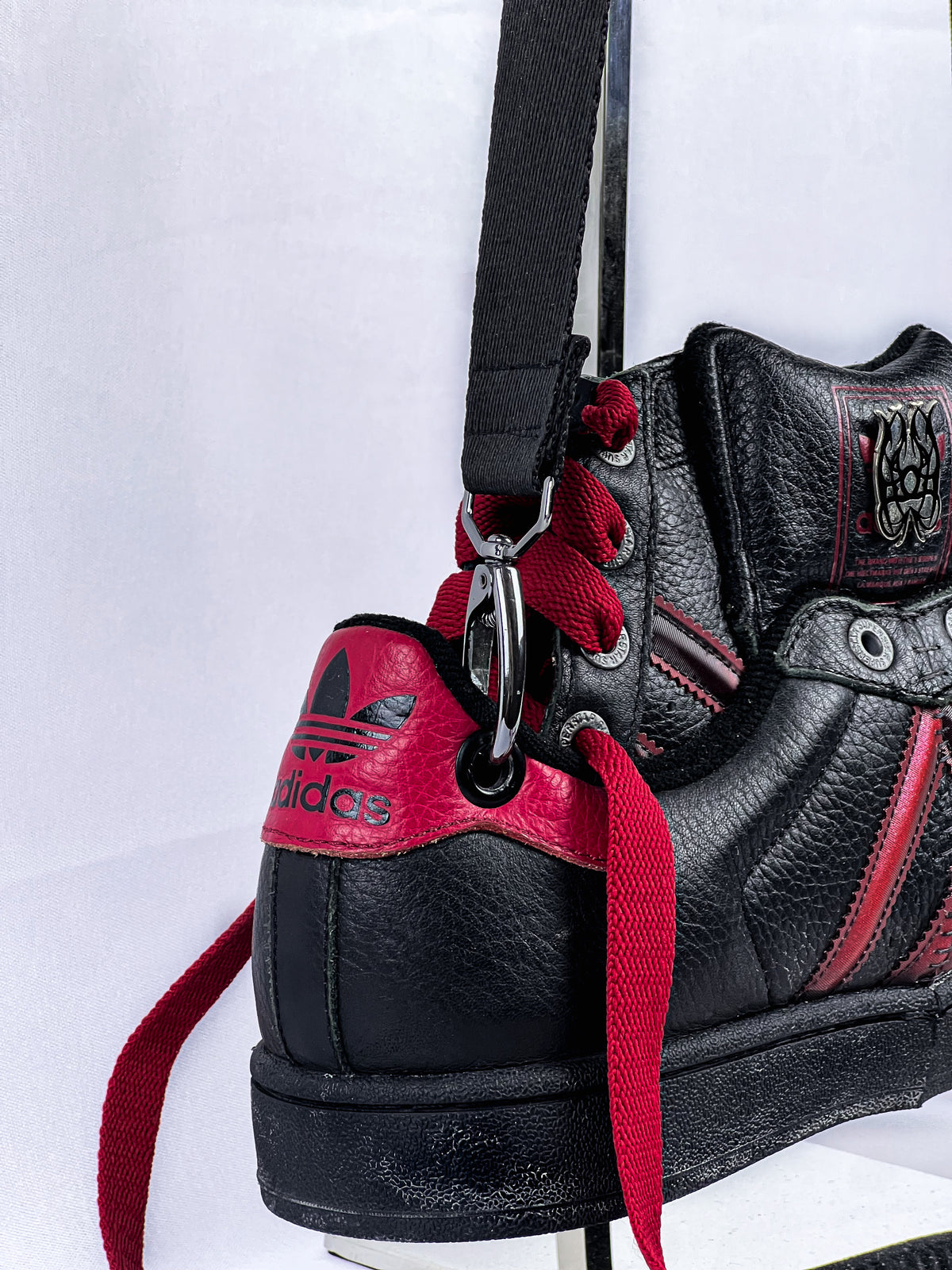 Detalhe da Bolsa Adidas Superstar Sangue