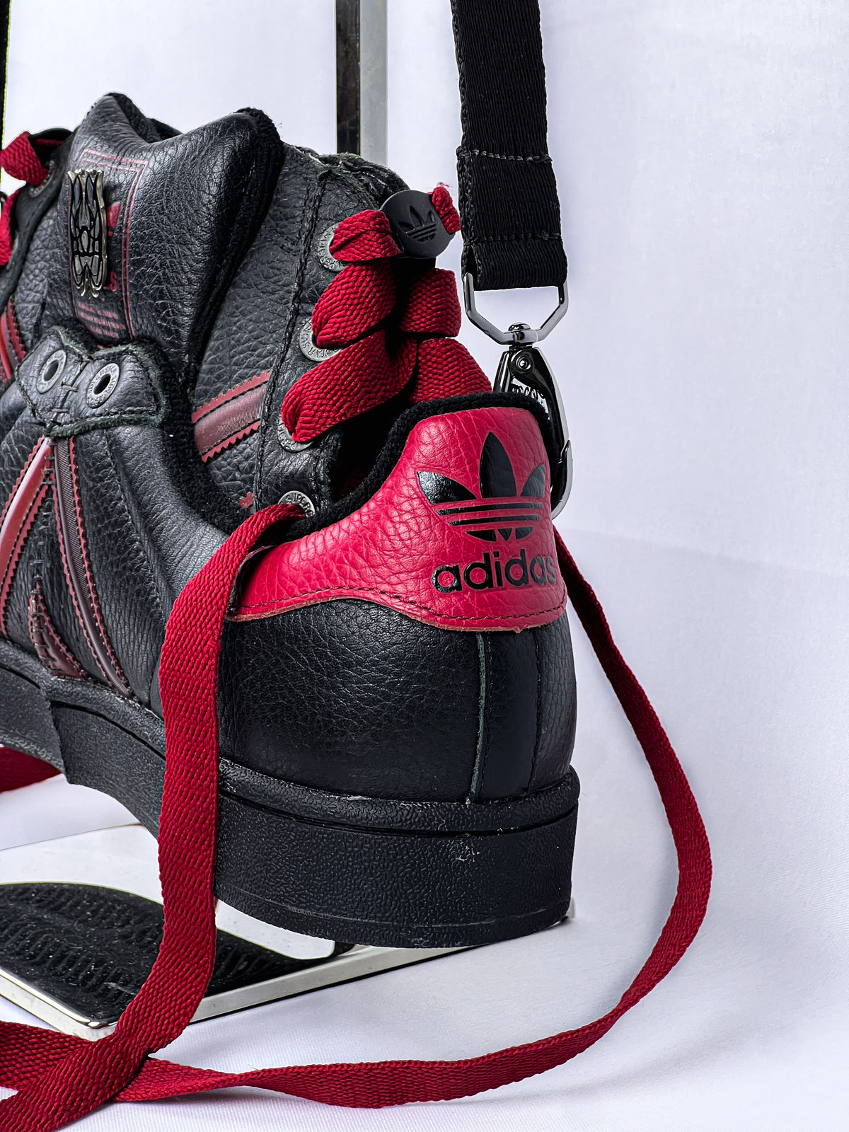 Detalhe da Bolsa Adidas Superstar Sangue