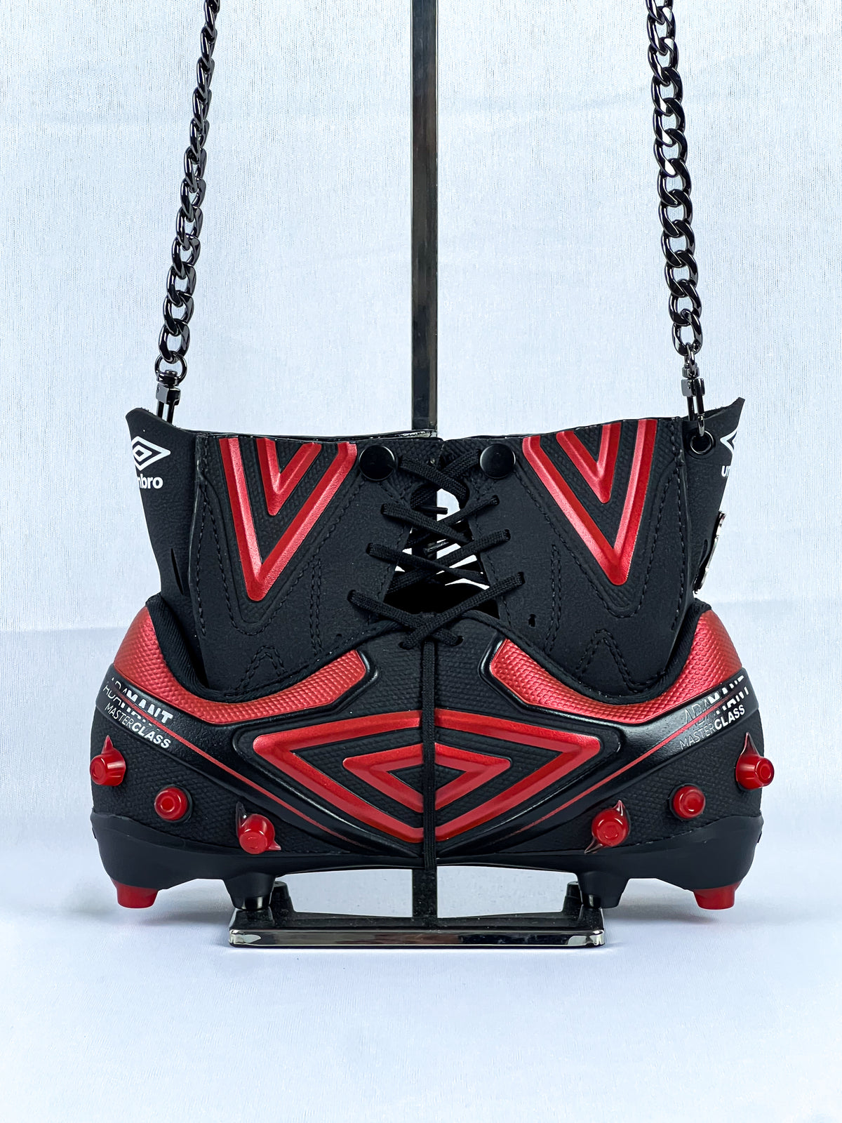 Bolsa Umbro Rubi Adamant, feita à mão a partir de uma chuteira Umbro Adamant