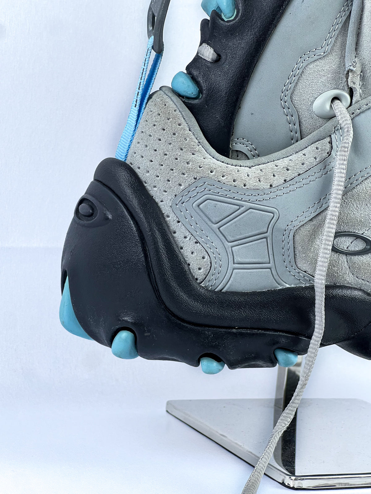 Detalhe da Bolsa Oakley Teeth Bomber Cinza